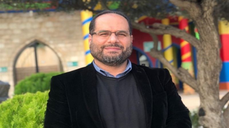 الأكاديمي يوسف نصر الله يوقّع كتابه 