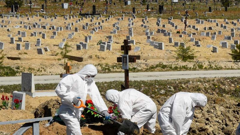 انخفاضٌ في وفيات كورونا وتخوُّفٌ من سلالاتٍ جديدة