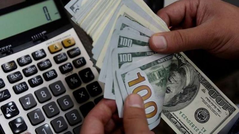 كواليس لعبة الدولار: المصرف المركزي والمضاربون الجدد