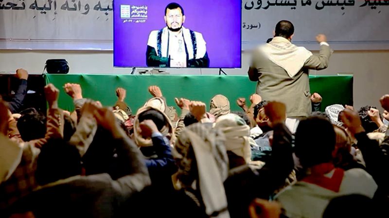  السيد الحوثي: الأعداء يسعون لتفريق اليمنيين وعلينا أن نكون صفًا واحدًا