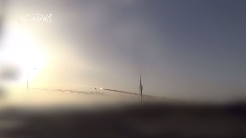 بالفيديو.. قصف قوات العدو في "نتساريم" بصواريخ "رجوم"
