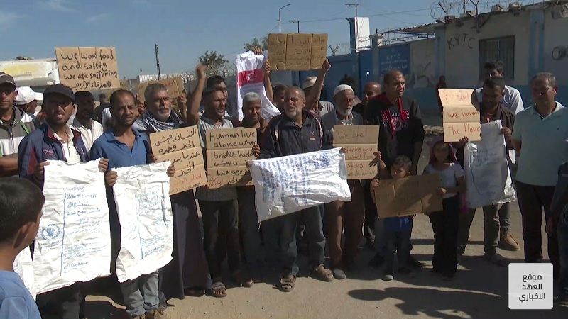 اعتصام أمام مقر "الأونروا" بخان يونس للمطالبة بفتح معابر غزة