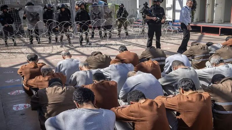 صحيفة بريطانية تفضح فظائع الاحتلال في تعذيب الفلسطينيين