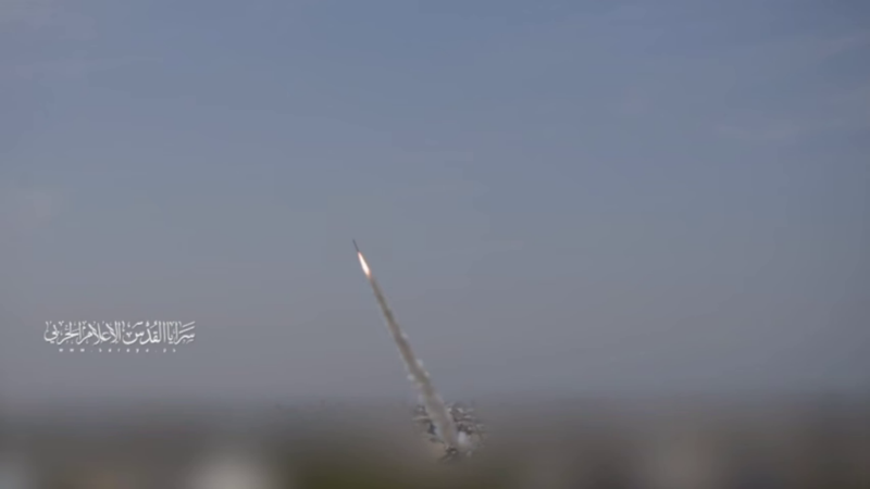 فيديو| سرايا القدس تقصف قاعدة &quot;حتسريم&quot; برشقات صاروخية&nbsp;