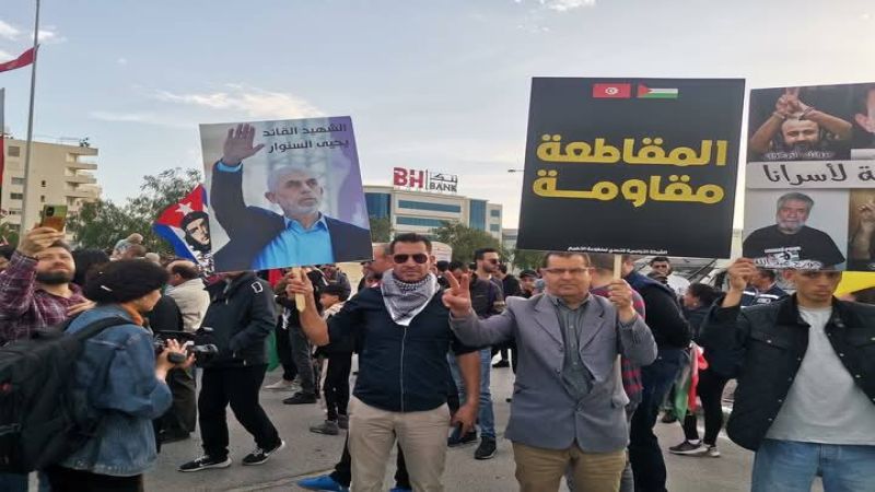 في وقفات شعبية.. التونسيون يُطالبون بطرد السفير الأمريكي