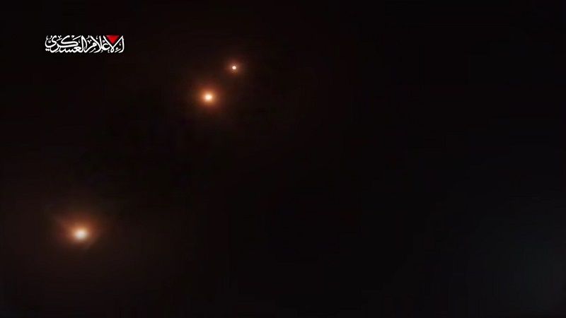 فيديو| قصف القسام لمدينة &quot;أسدود&quot; المحتلة برشقة صاروخية من طراز &quot;S55&quot;