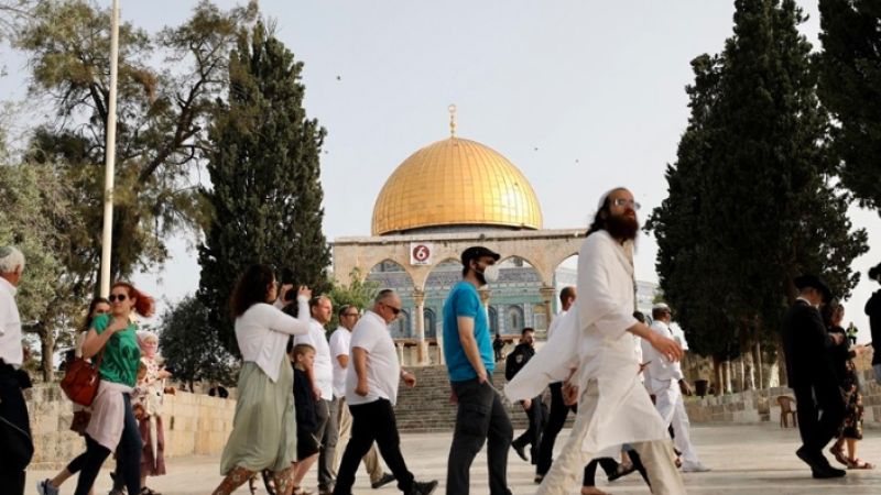 عشرات المستوطنين يُدنّسون المسجد الأقصى إحياءً لما يسمى بعيد &quot;الفصح&quot;