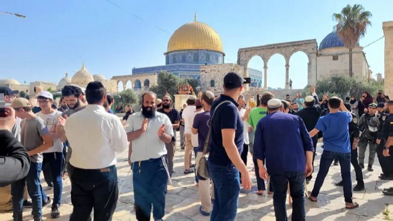 المستوطنون يواصلون اقتحام الأقصى واعتداءاتهم في الضفة.. وحماس تدعو للتصعيد