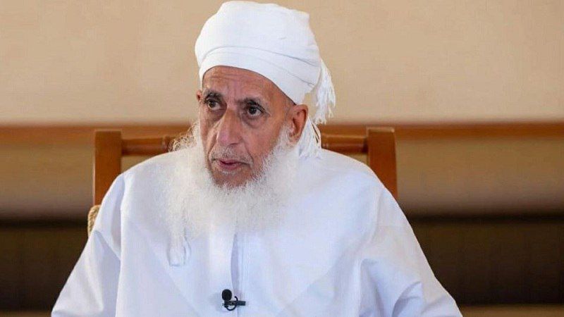 مفتي عُمان يستنكر مطالبة دول عربية للمقاومة الفلسطينية بتسليم سلاحها