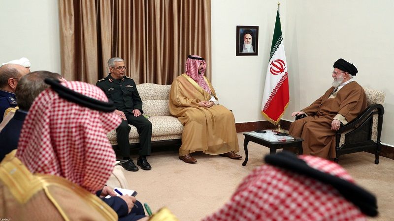 الإمام الخامئي يستقبل وزير الدفاع السعودي: العلاقة بين إيران والسعودية مفيدة للبلدين