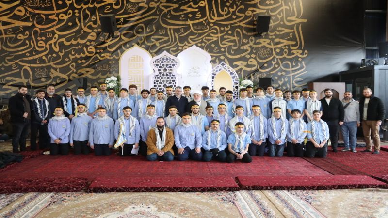 تلامذة المؤسسة الإسلامية للتربية والتعليم يزورون مرقد سيد شهداء الأمة