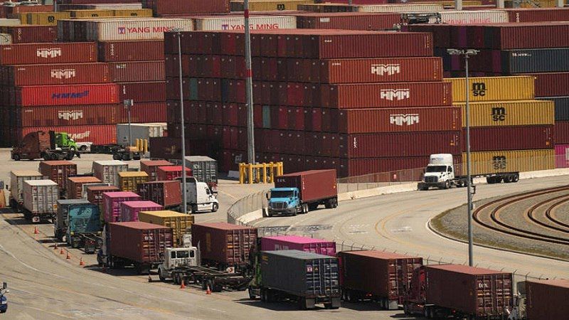 &quot;وول ستريت جورنال&quot;: شركات أميركية تلغي شحنات مستوردة بسبب الرسوم الجمركية