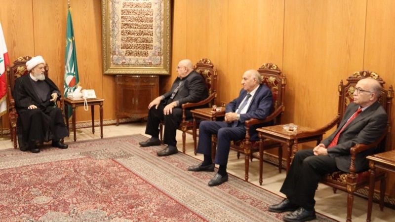العلامة الخطيب استقبل حمدان متضامنًا واطلع من وفد سوري على الأوضاع في سورية