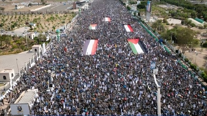 فيديو| مسيرات مليونية في صنعاء تحت شعار &quot;ثابتون مع غزة.. رغم أنف الأميركي وجرائمه&quot;