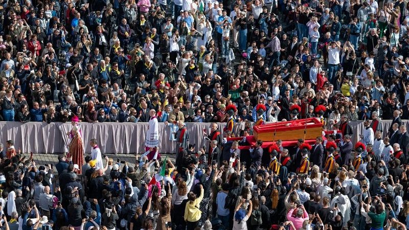 العالم يودّع البابا فرنسيس