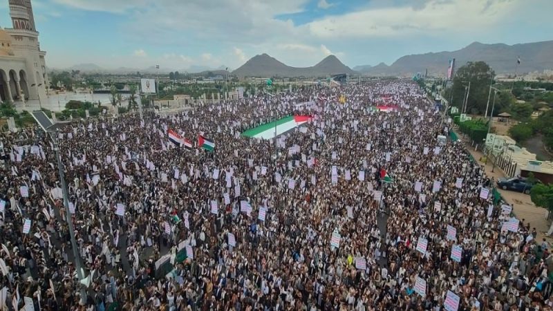 طوفان بشري مليوني متجدّد في صنعاء: &quot;مع غزة وفلسطين.. في مواجهة القتلة والمستكبرين&quot;&nbsp;