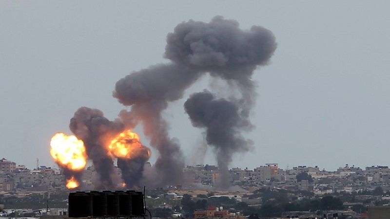 فلسطين المحتلة| مدفعية الاحتلال تقصف شمال مخيم النصيرات وسط قطاع غزة فلسطين المحتلة| مدفعية الاحتلال تقصف شمال مخيم النصيرات وسط قطاع غزة